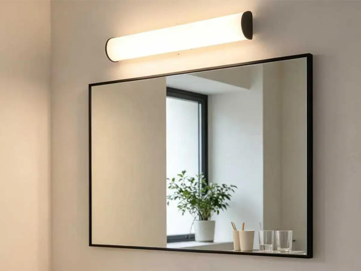 Bathroom vanity luminaire for mirror and project lighting